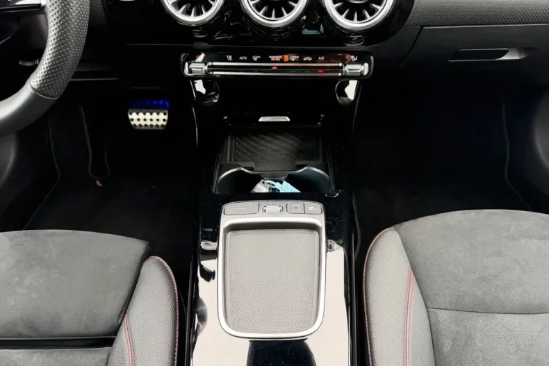 Mercedes-Benz A 180 (Clasa A) din 2024 cu 27.451 km - oferta MER192618 - foto 16