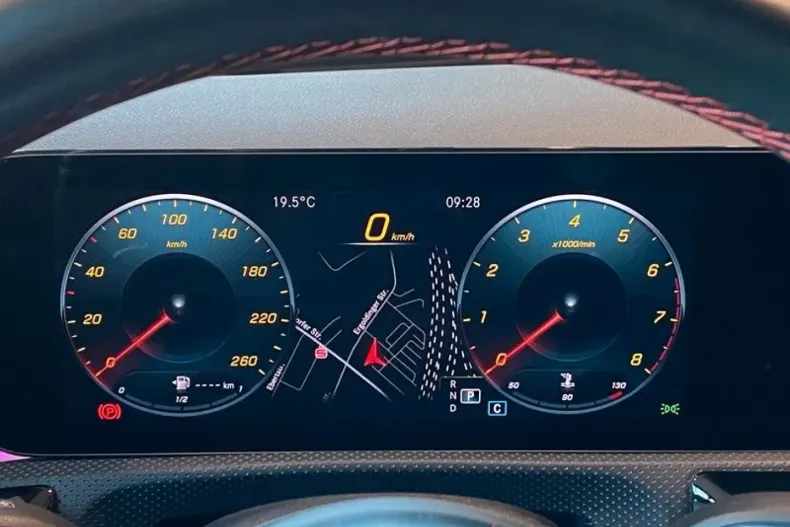 Mercedes-Benz A 200 (Clasa A) din 2022 cu 64.055 km - oferta MER192621 - foto 24