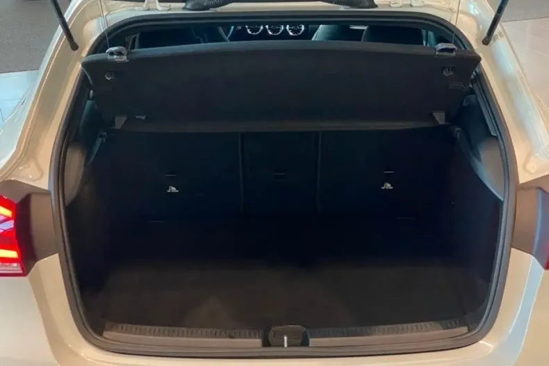 Mercedes-Benz A 200 (Clasa A) din 2022 cu 64.055 km - oferta MER192621 - foto 27