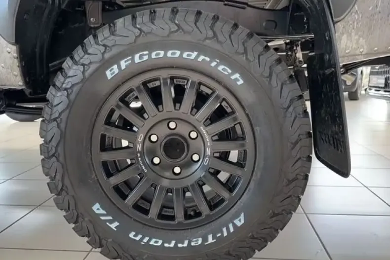 Toyota Hilux din 2023 cu 4.700 km - oferta TOY192654 - foto 6