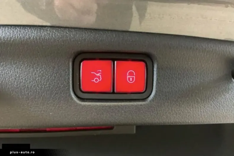 Mercedes-Benz C 300 (Clasa C) din 2023 cu 42.079 km - oferta MER192671 - foto 20