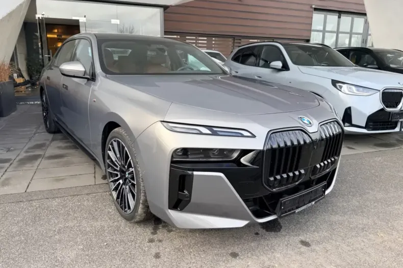 BMW 750 (Seria 7) din 2024 cu 5.400 km - oferta BMW192692 - foto 1