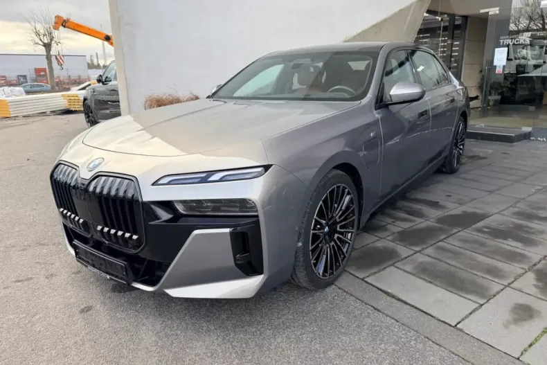 BMW 750 (Seria 7) din 2024 cu 5.400 km - oferta BMW192692 - foto 3