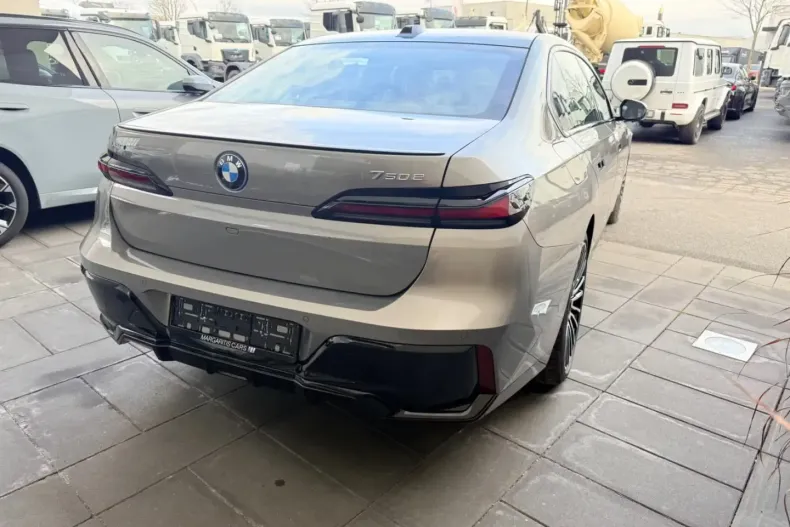 BMW 750 (Seria 7) din 2024 cu 5.400 km - oferta BMW192692 - foto 5
