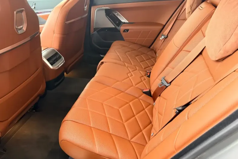 BMW 750 (Seria 7) din 2024 cu 5.400 km - oferta BMW192692 - foto 9