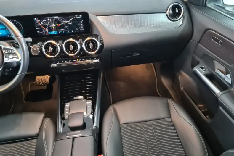 Mercedes-Benz GLA 250 (Clasa GLA) din 2021 cu 27.266 km - oferta MER192707 - foto 1