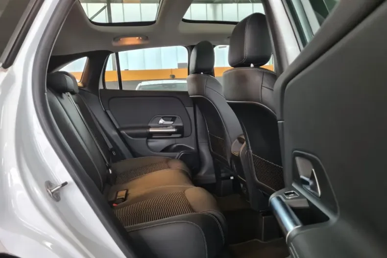 Mercedes-Benz GLA 250 (Clasa GLA) din 2021 cu 27.266 km - oferta MER192707 - foto 3