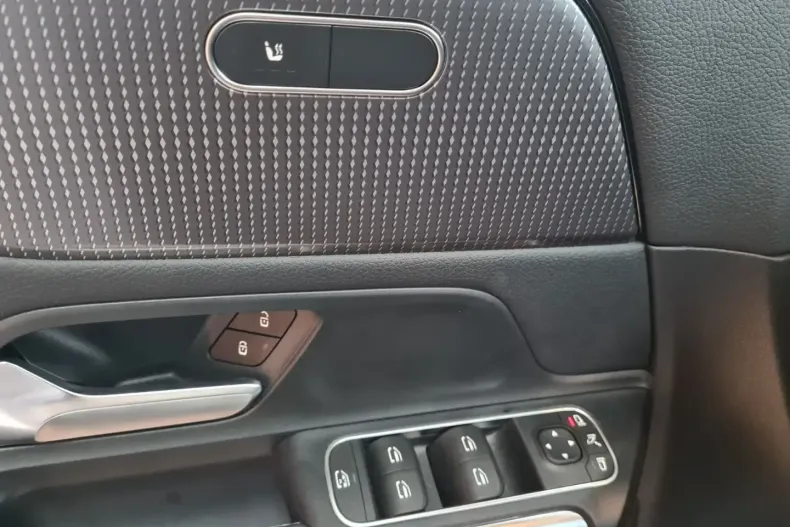 Mercedes-Benz GLA 250 (Clasa GLA) din 2021 cu 27.266 km - oferta MER192707 - foto 10