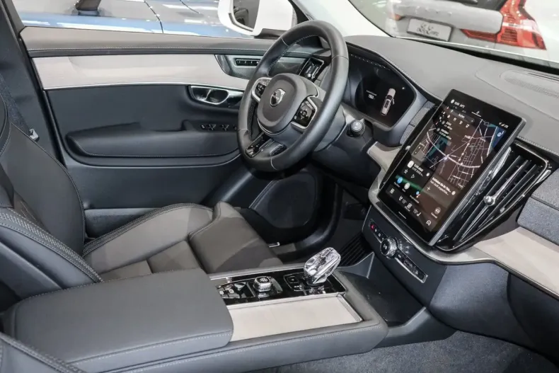 Volvo XC90 din 2025 cu 22.600 km - oferta VOL192735 - foto 4