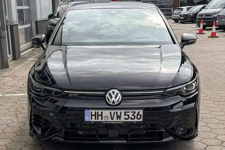Volkswagen Golf din 2025 cu 17.600 km - oferta VOL192736 - foto 3