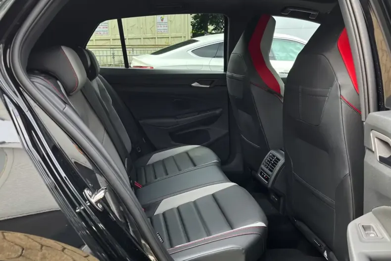 Volkswagen Golf din 2025 cu 17.600 km - oferta VOL192736 - foto 8