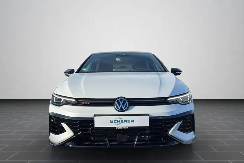 Volkswagen Golf din 2025 cu 5.200 km - oferta VOL192744 - foto 3