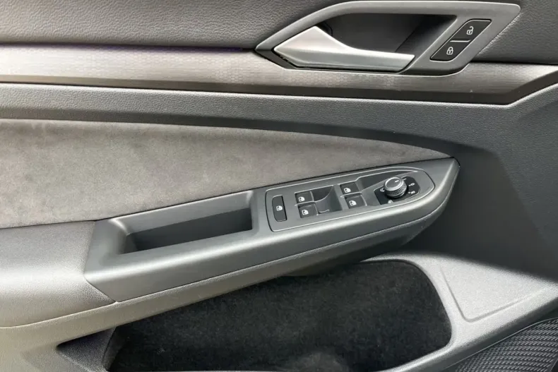 Volkswagen Golf din 2022 cu 44.600 km - oferta VOL192749 - foto 12