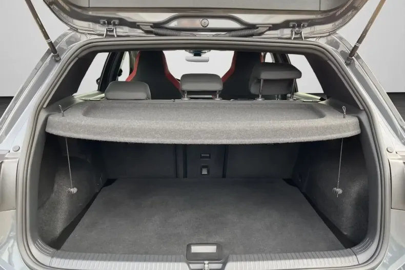 Volkswagen Golf din 2022 cu 44.600 km - oferta VOL192749 - foto 13