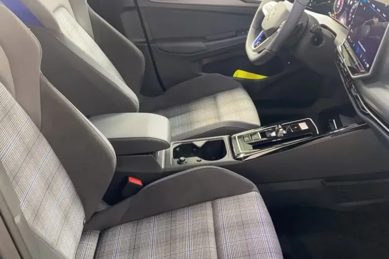 Volkswagen Golf din 2024 cu 21.700 km - oferta VOL192758 - foto 14