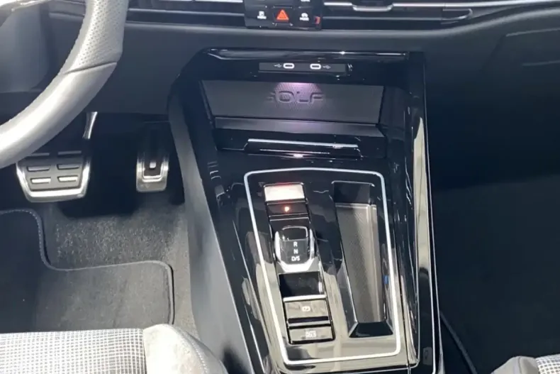 Volkswagen Golf din 2024 cu 21.700 km - oferta VOL192758 - foto 16