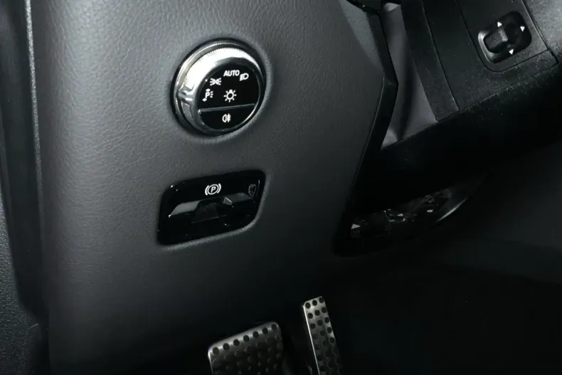 Mercedes-Benz GLC 300 (Clasa GLC) din 2025 cu 14.900 km - oferta MER192768 - foto 11