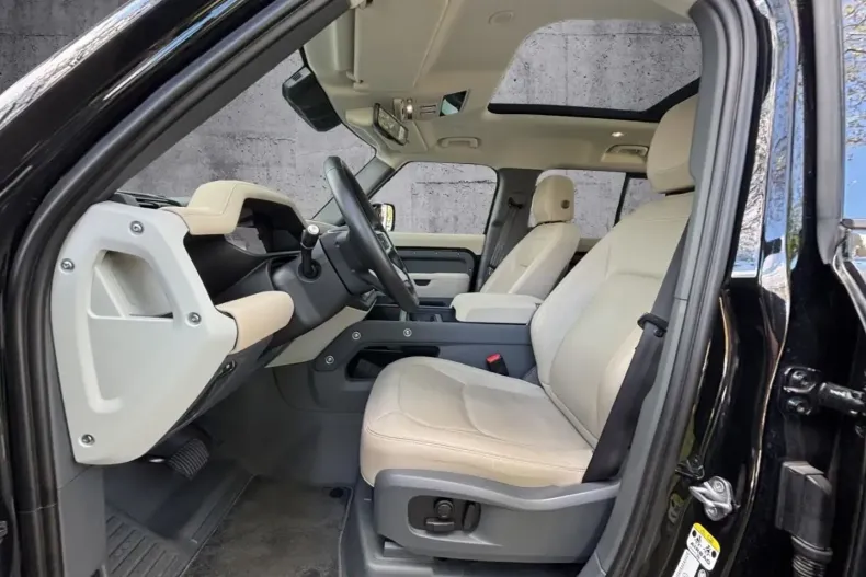 Land Rover Defender din 2024 cu 39.990 km - oferta LAN192794 - foto 11
