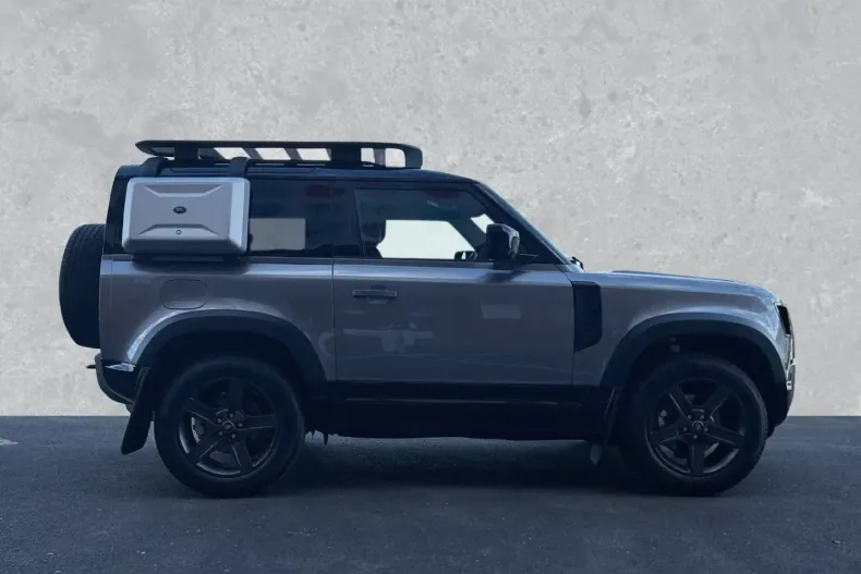 Land Rover Defender din 2025 cu 19.990 km - oferta LAN192795 - foto 1