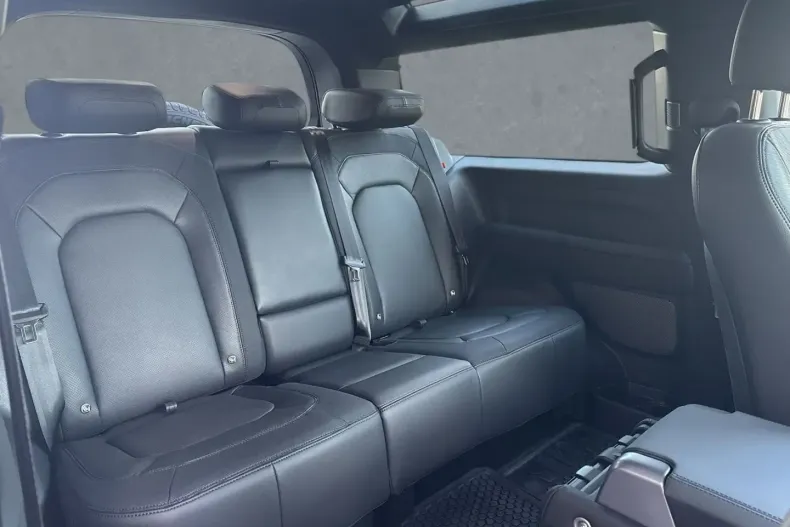 Land Rover Defender din 2025 cu 19.990 km - oferta LAN192795 - foto 6