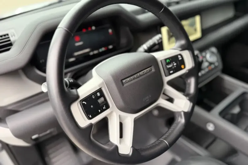 Land Rover Defender din 2024 cu 27.400 km - oferta LAN192796 - foto 3