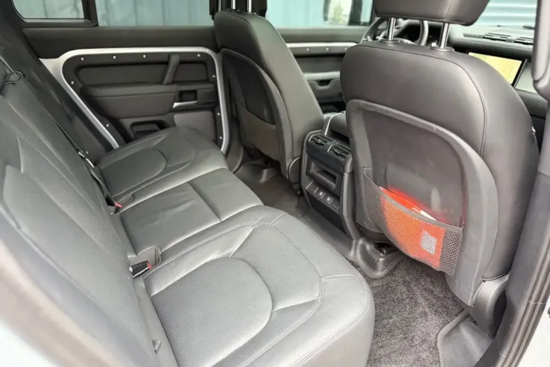 Land Rover Defender din 2024 cu 27.400 km - oferta LAN192796 - foto 10