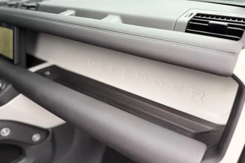 Land Rover Defender din 2024 cu 27.400 km - oferta LAN192796 - foto 12