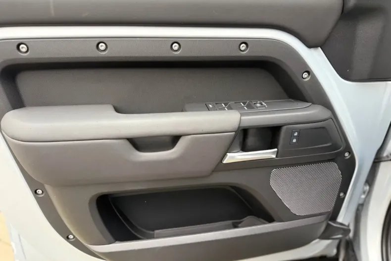 Land Rover Defender din 2024 cu 27.400 km - oferta LAN192796 - foto 13