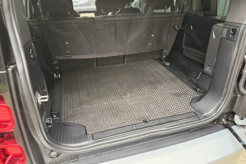 Land Rover Defender din 2024 cu 27.400 km - oferta LAN192796 - foto 14