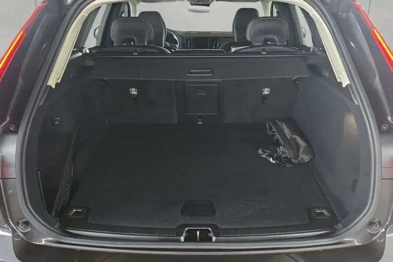 Volvo XC60 din 2024 cu 17.408 km - oferta VOL192804 - foto 3