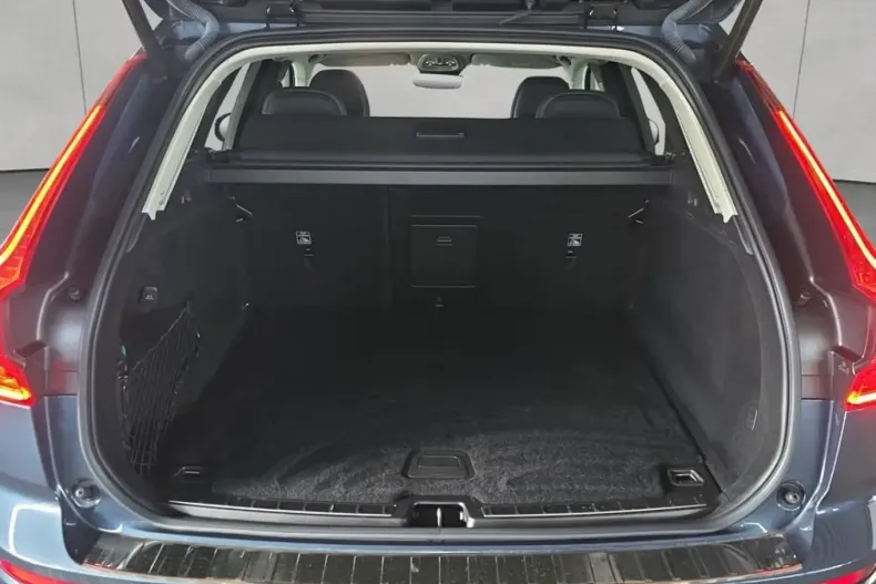 Volvo XC60 din 2023 cu 38.040 km - oferta VOL192806 - foto 7