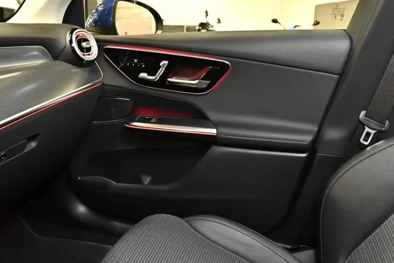 Mercedes-Benz GLC 300 (Clasa GLC) din 2025 cu 7.400 km - oferta MER192832 - foto 15