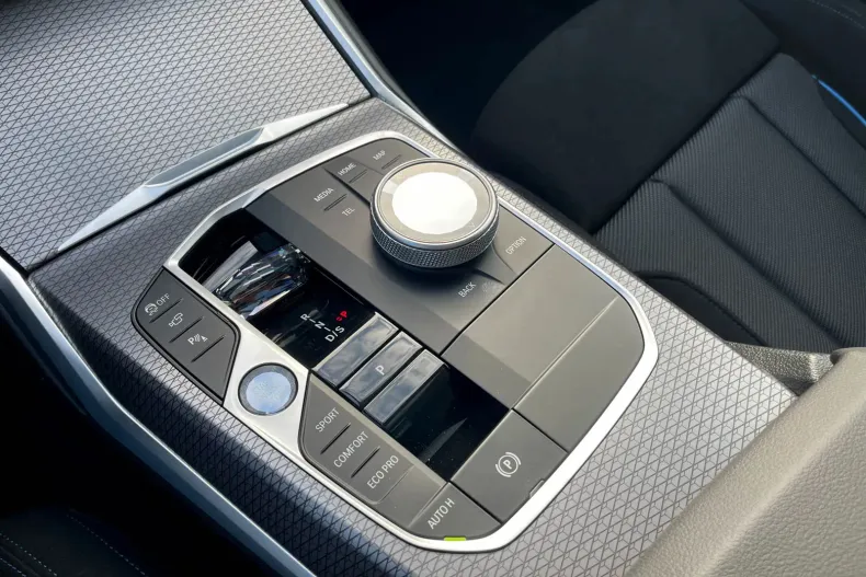 BMW 320d (Seria 3) din 2025 cu 199 km - oferta BMW192852 - foto 12