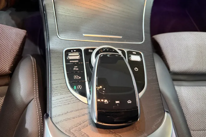 Mercedes-Benz C din 2020 cu 81.481 km - oferta MER192877 - foto 9