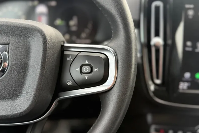 Volvo XC40 din 2020 cu 98.062 km - oferta VOL192887 - foto 14