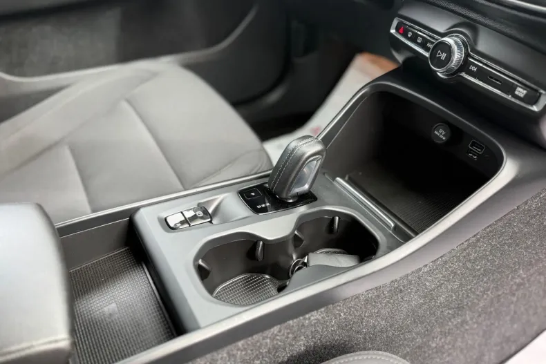 Volvo XC40 din 2020 cu 98.062 km - oferta VOL192887 - foto 15