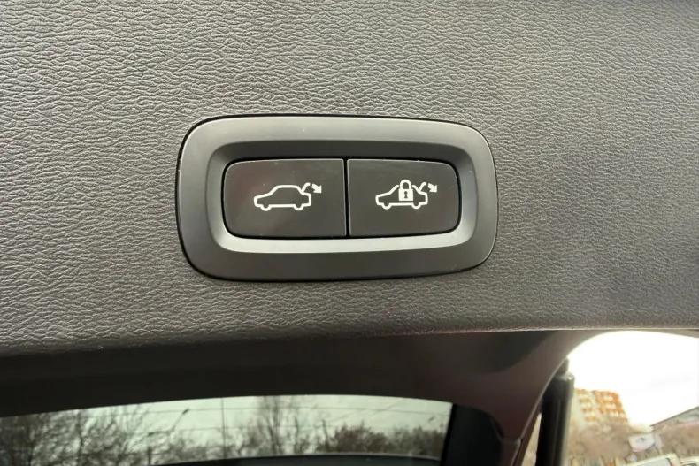 Volvo XC40 din 2020 cu 98.062 km - oferta VOL192887 - foto 27