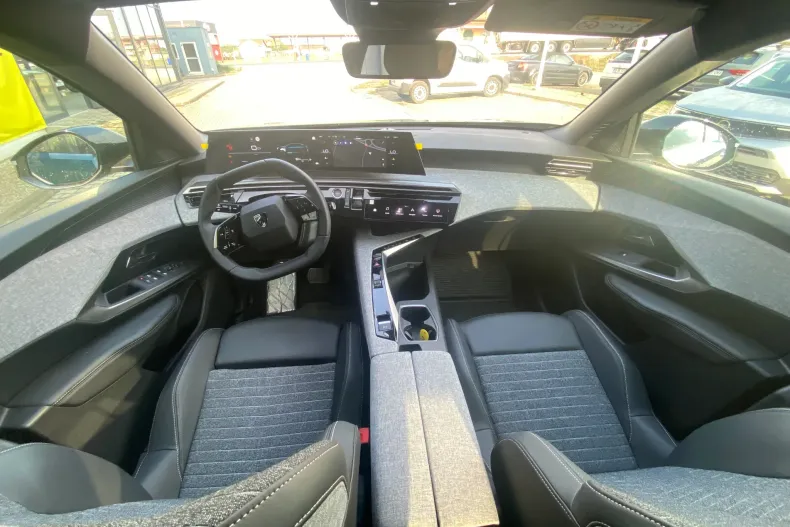 Peugeot 3008 din 2025 cu 2.100 km - oferta PEU192906 - foto 2