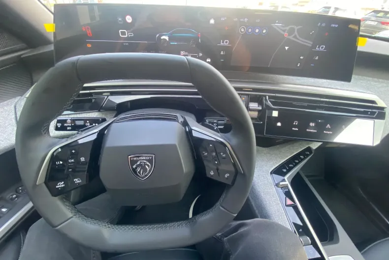 Peugeot 3008 din 2025 cu 2.100 km - oferta PEU192906 - foto 17