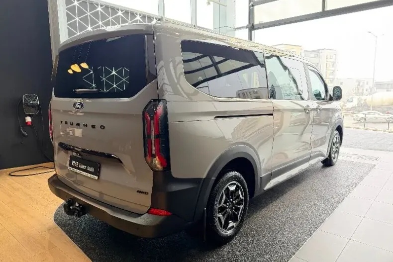 Ford Tourneo din 2024 cu 9.630 km - oferta FOR192964 - foto 6