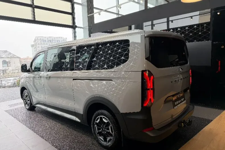 Ford Tourneo din 2024 cu 9.630 km - oferta FOR192964 - foto 8