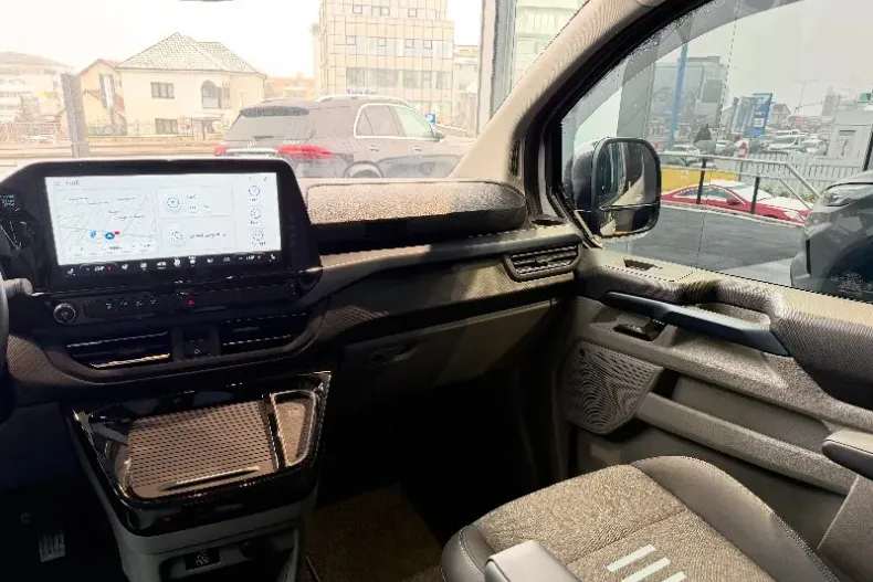 Ford Tourneo din 2024 cu 9.630 km - oferta FOR192964 - foto 10