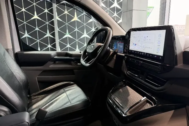 Ford Tourneo din 2024 cu 9.630 km - oferta FOR192964 - foto 13