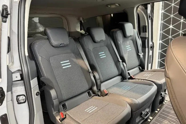 Ford Tourneo din 2024 cu 9.630 km - oferta FOR192964 - foto 14