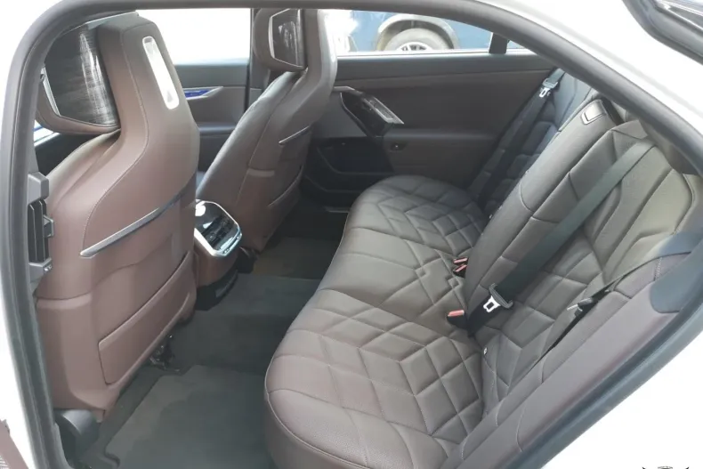 BMW 740d (Seria 7) din 2022 cu 95.894 km - oferta BMW192965 - foto 17