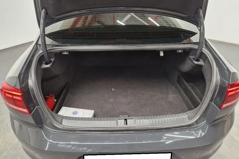 Volkswagen Passat din 2021 cu 104.159 km - oferta VOL192981 - foto 4