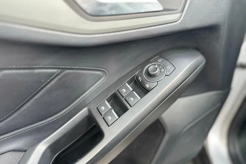 Ford Focus din 2022 cu 72.110 km - oferta FOR192987 - foto 13