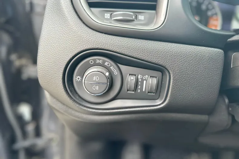 Jeep Renegade din 2023 cu 82.027 km - oferta JEE192989 - foto 24