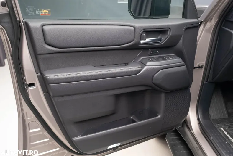 Toyota Land Cruiser din 2024 cu 863 km - oferta TOY192991 - foto 9