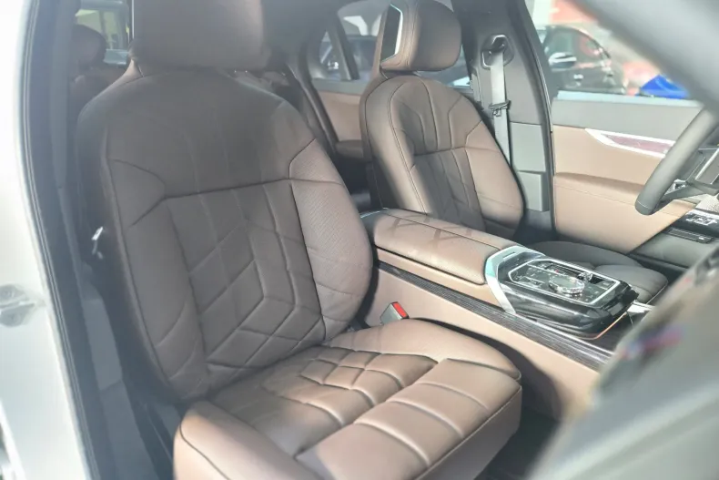 BMW 740d (Seria 7) din 2025 cu 15 km - oferta BMW192994 - foto 10